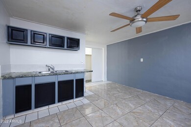 2537 E Willetta St unit 3, Phoenix, AZ 85008 - photo 6