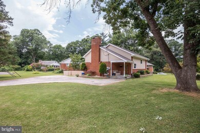 10919 Maple St, Fairfax, VA 22030 - photo 2