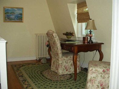 Studio/Study/Office.
