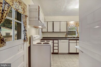 1927 Lewis Ave, Rockville, MD 20851 - photo 6