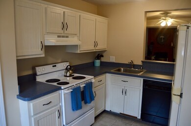 21 Apple Tree Hill Rd unit 21, Hopkinton, MA 01748 - photo 2