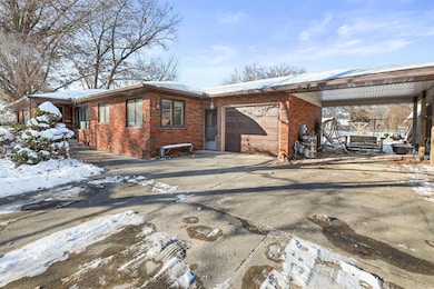 716 Elm St, Pella, IA 50219 - photo 2
