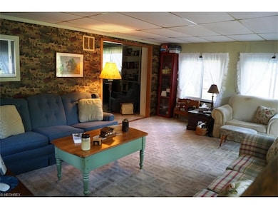 LIVINGROOM/ SUNROOM