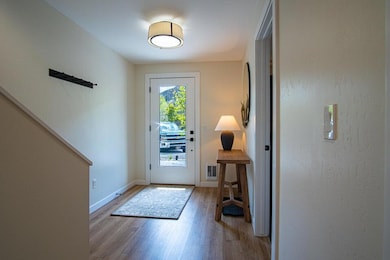 410 RVR Unit 4 Entryway