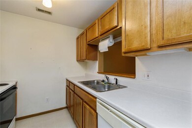 3507 E Ave NW unit E, Cedar Rapids, IA 52405 - photo 3