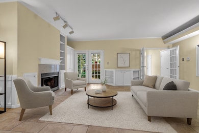 4900 Floyd St unit 4, Houston, TX 77007 - photo 2