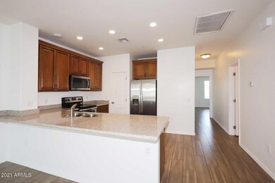 Kitchen-Breakfast Bar