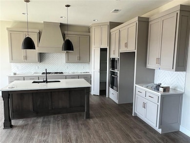 1507 SW Arbor Park Dr, Lee's Summit, MO 64082 - photo 2