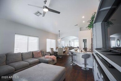 906 pinon Lvroom 2
