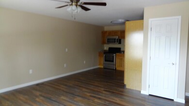 33 Vaughn St, Crossville, TN 38555 - photo 2