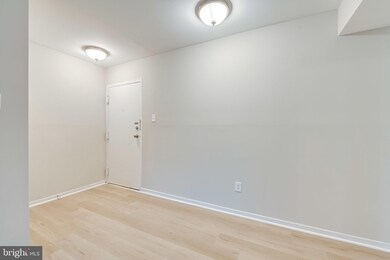 1666 Parkcrest Cir unit 300, Reston, VA 20190 - photo 2
