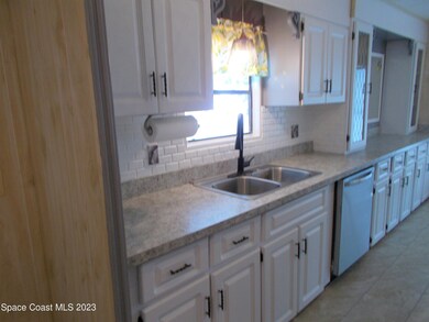 927 Hyacinth Cir, Sebastian, FL 32976 - photo 7