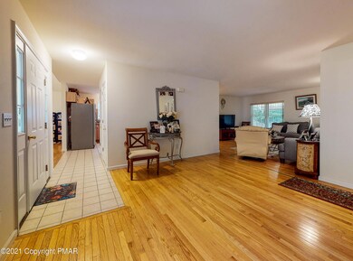 3251 Red Maple Ln, Pocono Pines, PA 18350 - photo 4