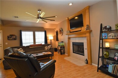 Large open living room. Gas logs in fireplace!