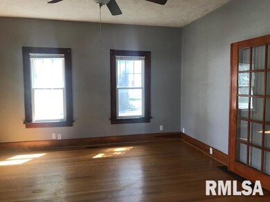 827 Decatur St, Lincoln, IL 62656 - photo 2