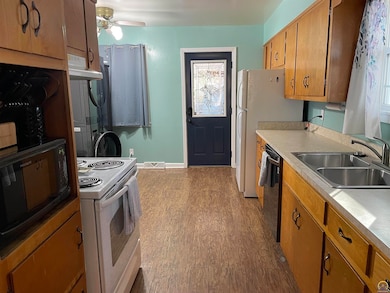 2235 SW Kenilworth Ct, Topeka, KS 66606 - photo 4