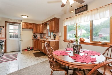 578 Court St, Brockton, MA 02302 - photo 5