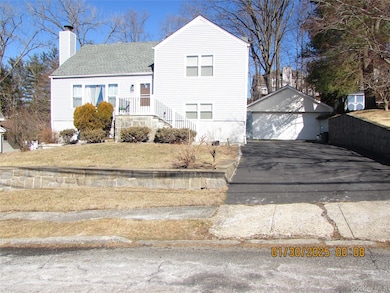 156 Candlewood Dr, Yonkers, NY 10710 - photo 5