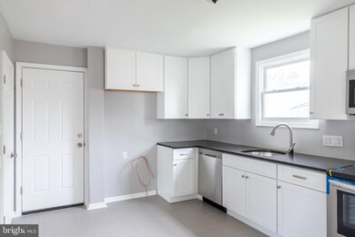 752 W 11th St, New Castle, DE 19720 - photo 5