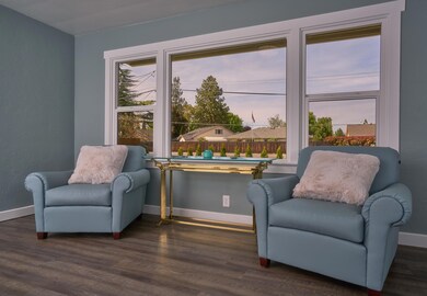 709 Beall Ln, Central Point, OR 97502 - photo 5