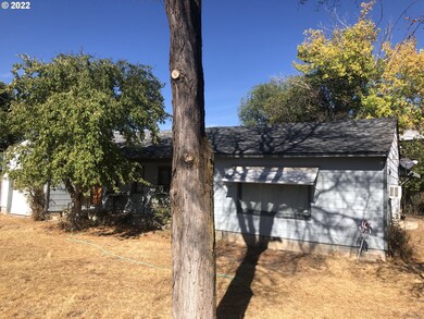 301 N McHaley St, Prairiecity, OR 97869 - photo 2