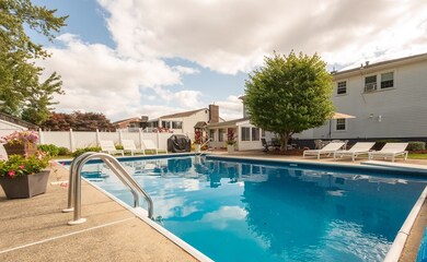 8 Pevwell Dr, Saugus, MA 01906 - photo 4