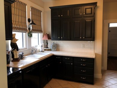 302 W Austin St, Fredericksburg, TX 78624 - photo 4