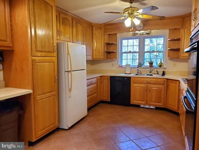 6006 Wolverton Ln, Clinton, MD 20735 - photo 6