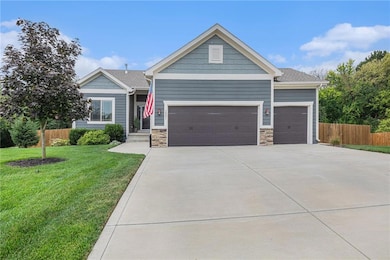 1901 Red Bud Ct, Raymore, MO 64083 - photo 2