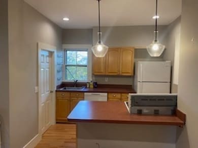 24 Pleasant St unit 2, Wakefield, MA 01880 - photo 3