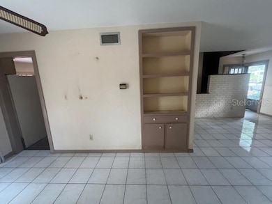 14704 Carnation Dr, Tampa, FL 33613 - photo 7