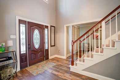 24-web-or-mls-Front Entry View 1