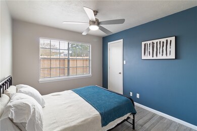 2100 Southwood Dr unit 14, College Station, TX 77840 - photo 6