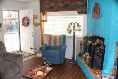 LIVINGROOM