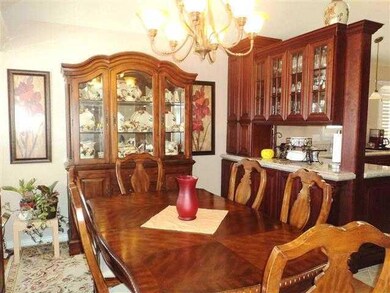 Dining Room. Conveniently adjoins the ki