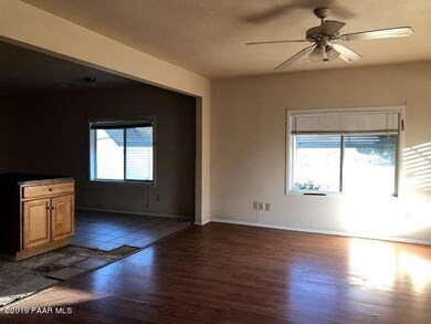 023-585571  Living Room