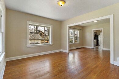 915 W Pacific Ave, Waukegan, IL 60085 - photo 2