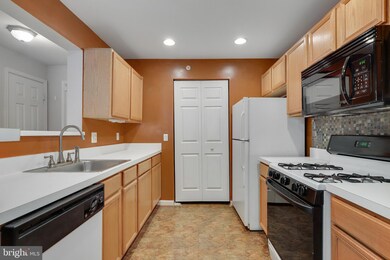 14170 Cuddy Loop unit 302, Woodbridge, VA 22193 - photo 6
