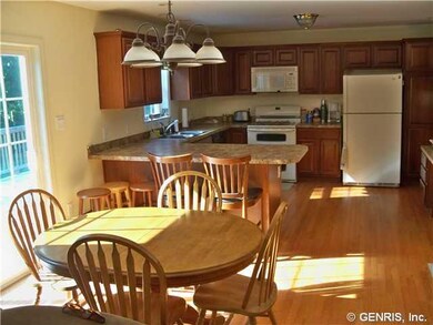 Kitchen Great counter space, storage & appliances 