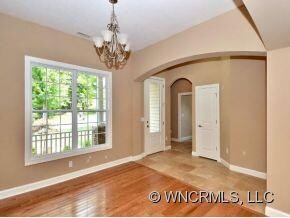 Entrance foyer, dining area