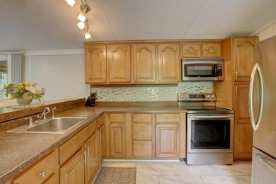 218 Bean St - Kitchen6