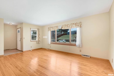 4329 N Pine St, Davenport, IA 52806 - photo 7