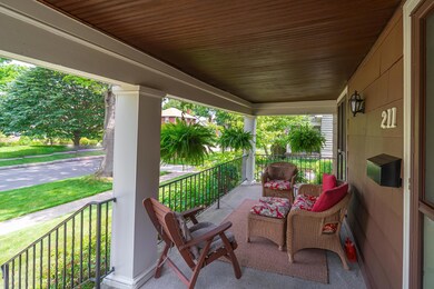 211 Fallis Rd-4
