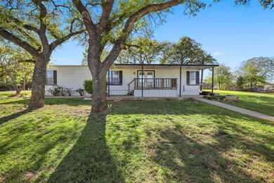 5716 Thousand Oaks Dr, Joshua, TX 76058 - photo 2