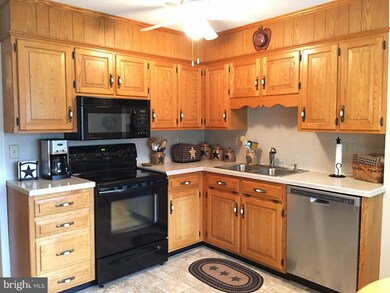 2738 Fillmore Dr, Chambersburg, PA 17201 - photo 7