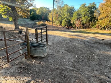 407 Thompson Rd, Notasulga, AL 36866 - photo 4