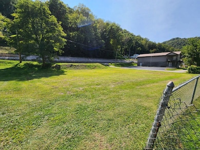 43752 Kentucky 194, Freeburn, KY 41528 - photo 5