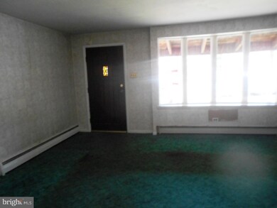 209 Morris Cir, Crum Lynne, PA 19022 - photo 4