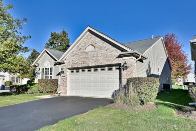 2832 Beacon Point Cir, Elgin, IL 60124 - photo 2