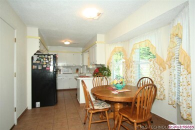 view of the kitchen/dining area from the living ar